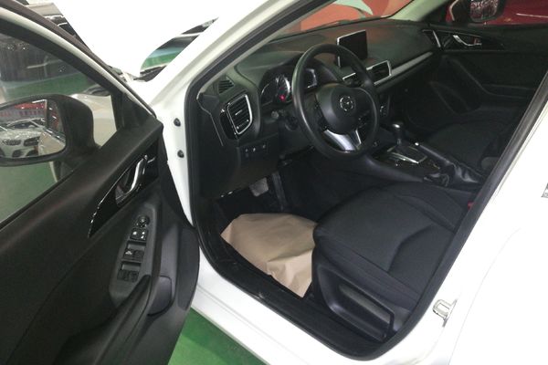 2016 Mazda  Axela  Hatchback 1.5L AT